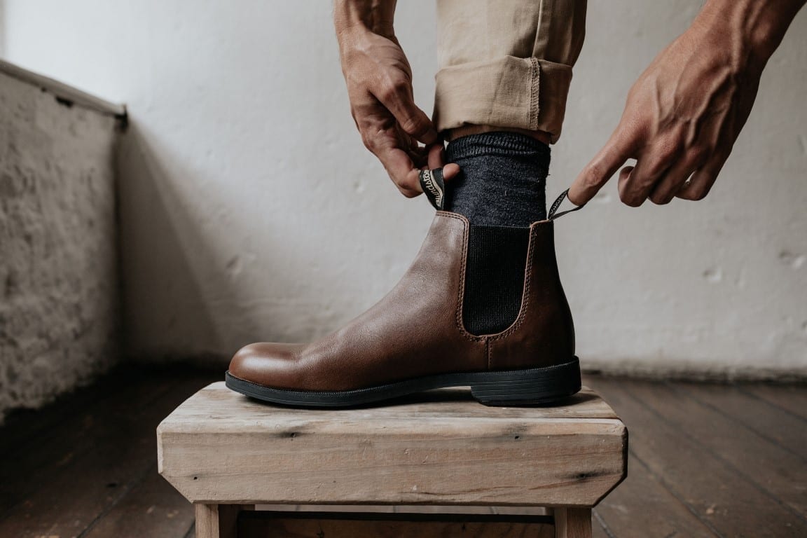 The production process of the leather shoe